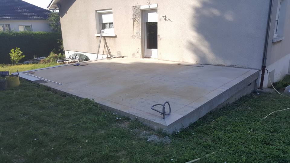 Création d'une terrasse avec pose carrelage. (01)