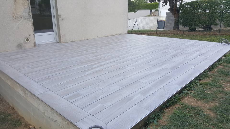 Création d'une terrasse avec pose carrelage. (04)