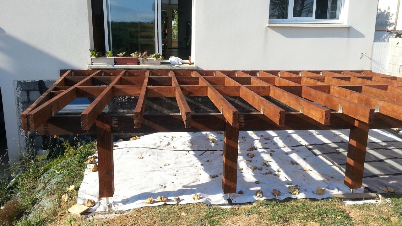 Structure sur pilotis pour terrasse