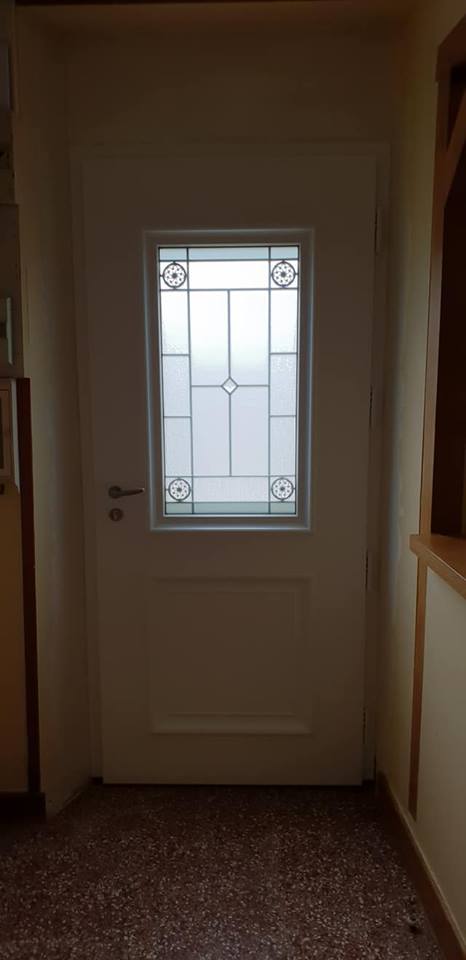 Pose d'une porte d entrée BEL'M alu gris anthracite ext et blanc int et linteau cintré (1)