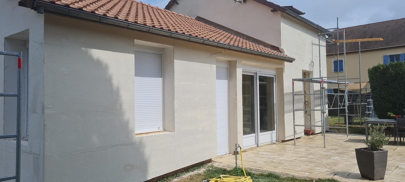 Solation par l exterieur de 140mm enduit weber therm 305 couleur 015 finition gratte et bandeaux talocher sur les fenetres 14 1