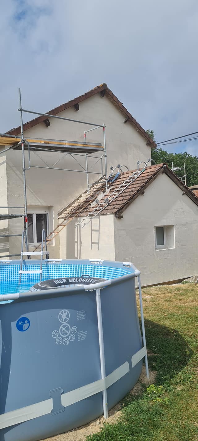 Solation par l exterieur de 140mm enduit weber therm 305 couleur 015 finition gratte et bandeaux talocher sur les fenetres 15 1