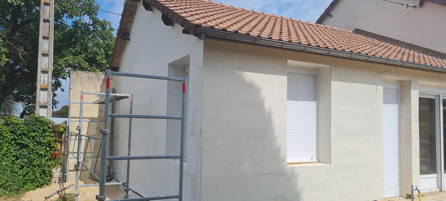 Solation par l exterieur de 140mm enduit weber therm 305 couleur 015 finition gratte et bandeaux talocher sur les fenetres 2 